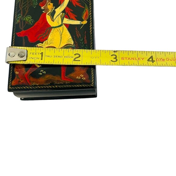 Hand-Painted Russian Lacquer Box With Fairy Tale Scene Hinged Lid 6"‎ x 3" - Picture 4 of 6
